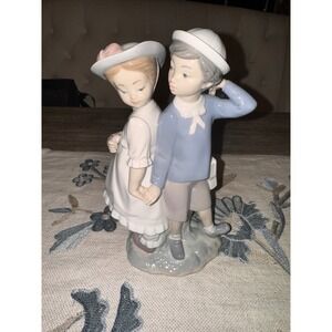 Lladro Figurine Boy and Girl with Gifts Hand Made in Spain Porcelain